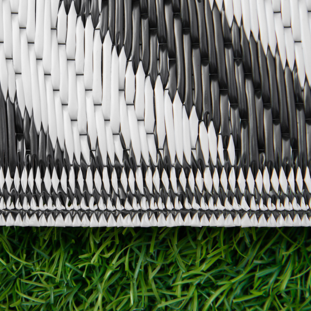 121x182cm Reversible Outdoor Rug Portable Plastic Straw RV  Outsunny