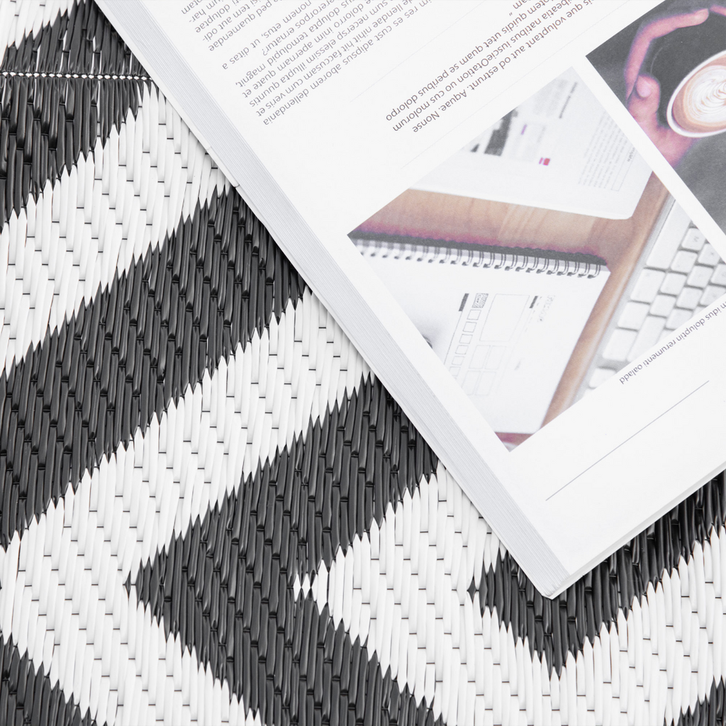 121x182cm Reversible Outdoor Rug Portable Plastic Straw RV  Outsunny